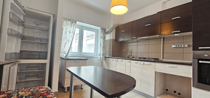 Calea Victoriei, Teatrul Odeon, parcare, inchiriere apartament 4 camere